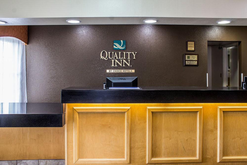 Quality Inn Newton At I-80 Exteriér fotografie