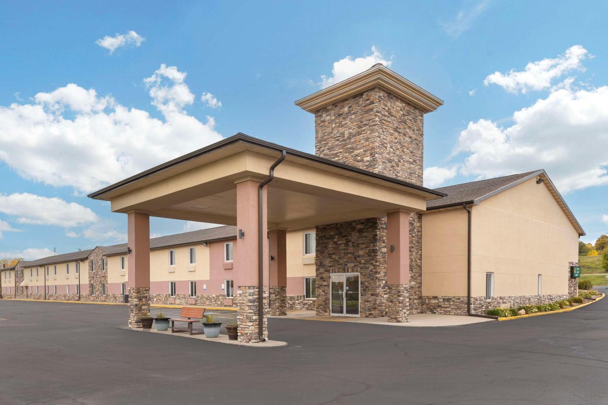 Quality Inn Newton At I-80 Exteriér fotografie
