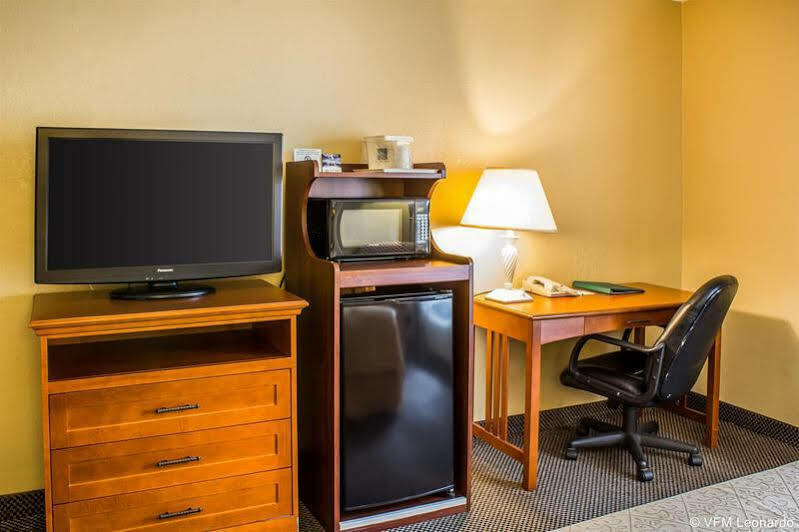 Quality Inn Newton At I-80 Exteriér fotografie