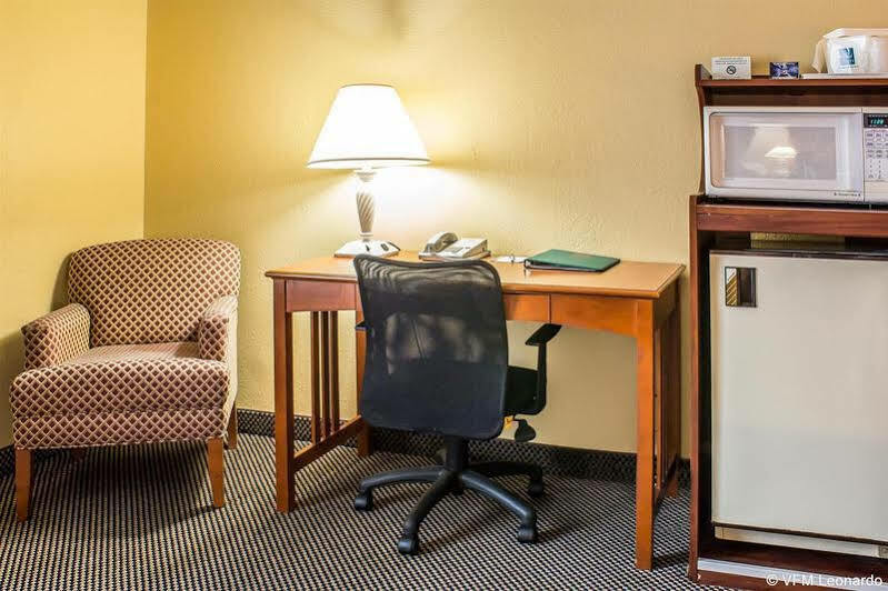 Quality Inn Newton At I-80 Exteriér fotografie
