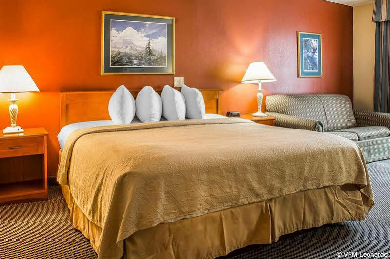 Quality Inn Newton At I-80 Exteriér fotografie