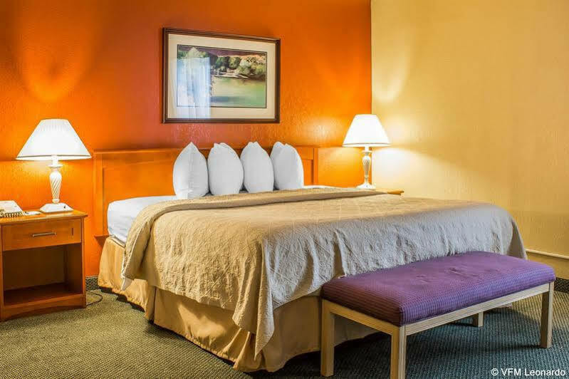 Quality Inn Newton At I-80 Exteriér fotografie